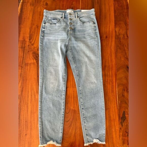 NWT Destructed frayed hem Button Fly High Rise Skinny Jeans Light Wash  sz 29/8 - Picture 11 of 16